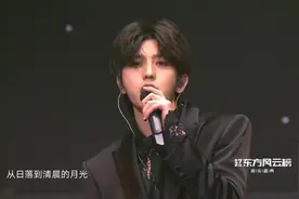 音乐盛典：蔡徐坤一首《情人》引爆全场，现场粉丝尖叫不断