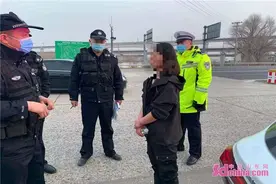 女子收费站大声呼救“被劫持”高速交警迅速解救图片