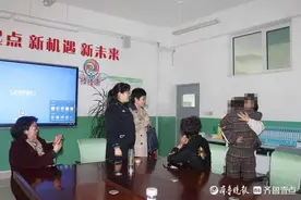 俩11岁女孩失联10多个小时，民警因“鹏”字让母女相拥图片