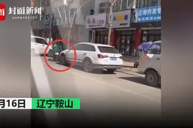 辽宁女子当街被一男子紧抱不放，高呼“我不认识他”！警方：男子患精神疾病图片