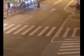 违法司机逃跑遇上国家三级运动员交警，交警：要不要再让你一百米图片