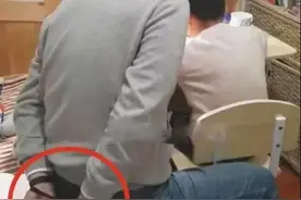 老父亲辅导作业，一耳光打穿儿子鼓膜！医生：亲生的，忍住图片