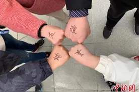 援鄂医疗队重返武汉江夏方舱：传承中医 共叙抗疫情图片