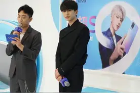 神颜值！蔡徐坤生图曝光 身穿黑色西装气场全开图片