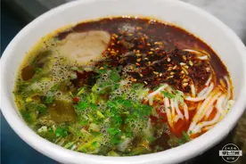 桶装原汤牛肉面兴起！还是兰州人熟悉的那个味儿……图片