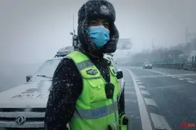 最新路况！雅西高速拖乌山路段降雪结冰，道路交通管制分流图片
