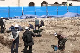 韩国国门附近挖出500年前文物 主持人兴奋：得好好珍藏图片