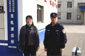 一声“爸爸”30年没听到了！当年19岁的女儿离家30年，父女相见泪满襟图片