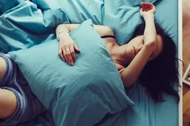 睡不着别再数绵羊了，学学睡仙陈抟老祖的睡功，三分钟快速入眠