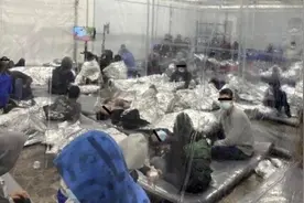 美国移民儿童收容点内部曝光：数百人被迫挤塑料帐篷图片