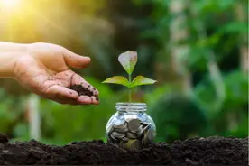 月薪上万却“月光”，长沙男子靠存折攒钱！基金亏本后年轻人开始办存折强迫自己储蓄了？图片