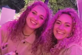 失散多年的姐妹？一女子和大学室友长相相似，生日相差仅一天图片