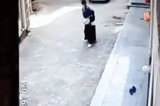 警校男生返校前，家里摄像头拍下感人一幕图片