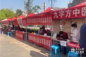 盘龙区金江路社区慈善集市开市啦图片