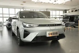 “新国潮”纯电旅行车 到店实拍荣威新款Ei5图片