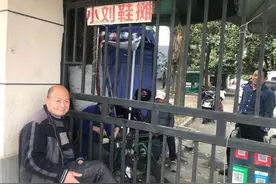 5块钱，修好了保时捷女司机的鞋，在杭州这里修鞋20年的小刘师傅，有人实名赞你图片