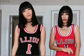 55岁张咪与女儿同框热舞 母女好似混血姐妹图片