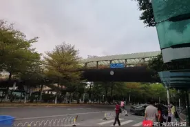 广州大学最新回应：上下课高峰期将开放封闭的人行道图片
