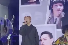 王源现身赵英俊追思会 献唱《骄傲》跟师父告别图片