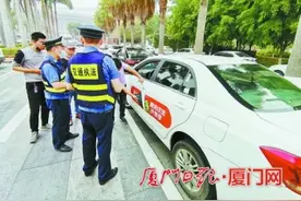 网约车司机给车辆贴车身广告在厦被查图片