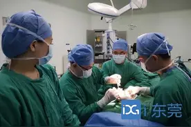 手指被绞烂，用脚趾接好，东莞医生成功救助一名17岁小伙子图片