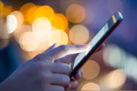 国务院常务会议：持续推进网络提速降费图片