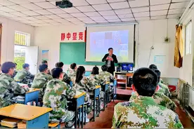 北大保安第一人27年后怎样了？学成回乡从教如今桃李满园图片