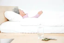 睡前按一按3个穴位，有助于睡眠图片