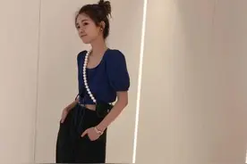 张子萱分享美照 穿露脐装搭阔腿裤秀蛮腰长腿图片
