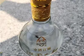 未拆封的白酒里发现苍蝇，江苏泗洪双沟一酒厂：可能是贴牌酒图片