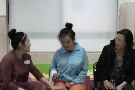 纪录片｜一个重度自闭症患者家庭的真实经历视频封面