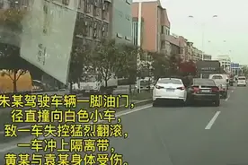 绿灯还剩3秒停车惹怒后方司机，浙江两车街头疯狂别车，车上还有小孩图片