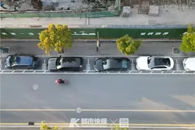 余杭出现一批两条“斜杠杠”新式停车位 交警试点专防汽车开门杀图片