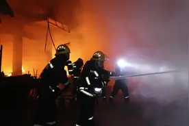 消防车来了没有水？这个“锅”蓝朋友不背图片