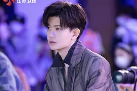 不会打乒乓球的歌手不是好演员 任嘉伦加盟江苏卫视《闪闪发光的你》图片