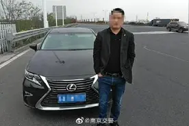 两小时查获九辆未年检车图片