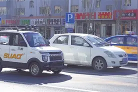 “老年代步车”成不少市民出行代步“新宠”图片