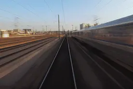 半岛聚焦丨从呜呜呜，到哐哧哐哧，再到一骑绝尘……最全机车档案来啦，很多都是青岛制造图片