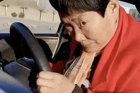 山东一大姐练倒车练出表情包，网友：我本人图片