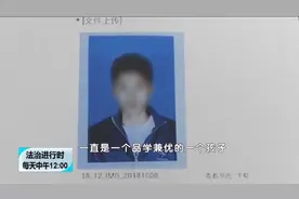 大一新生军训时摔成头骨骨折，向学校索赔151万图片