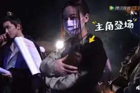 一对憨憨！迪丽热巴吓吴磊结果吓到自己图片