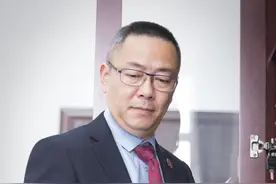 学校要培养完全人格，而不是制造“考试机器”——专访长沙市实验中学校长肖建军图片