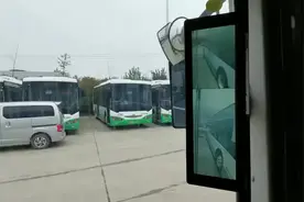 360°全景监控、电动加热座椅、分区投币机......  武汉公交即将上线高科技新车型图片
