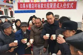 四川省脱贫攻坚先进个人张邦凯：山区乡镇脱贫面临“5座大山”他带大家“愚公移山”图片