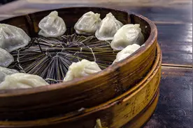 小笼包之案判了！豫园南翔馒头店胜诉 获赔234万视频封面