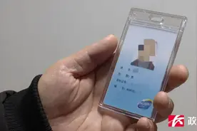 女子冒用老年IC卡乘车，被公交司机没收后掏出百元大钞求私了图片