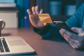 各种App都在放贷：你没钱？跟我借图片