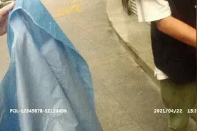 外卖小哥看到流浪汉莫名眼熟，发现竟是失踪十年的亲哥图片