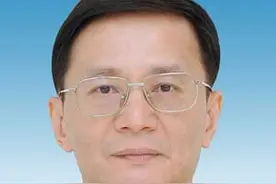 黄伟任东风汽车集团有限公司董事、党委副书记图片