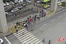 武汉马路上最近多了个“Z”标线，啥意思？图片